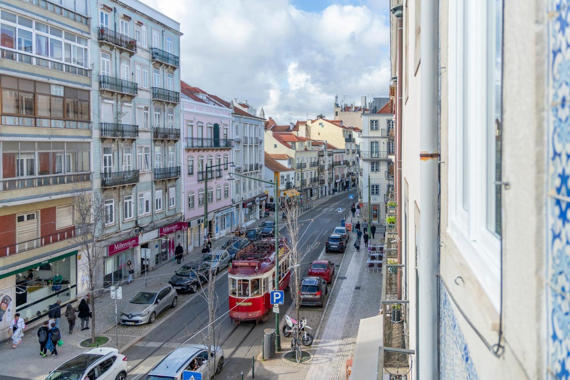Superb Apartments Overlooking Graca In リスボン エクステリア 写真